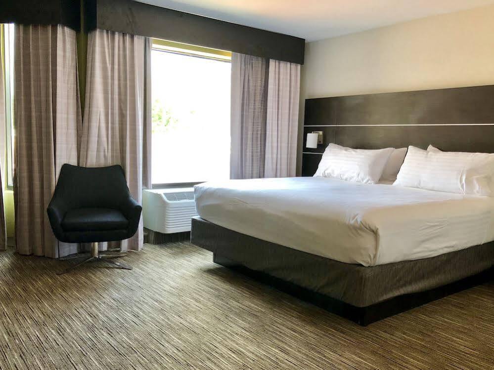 Holiday Inn Express Great Barrington By Ihg Exterior foto